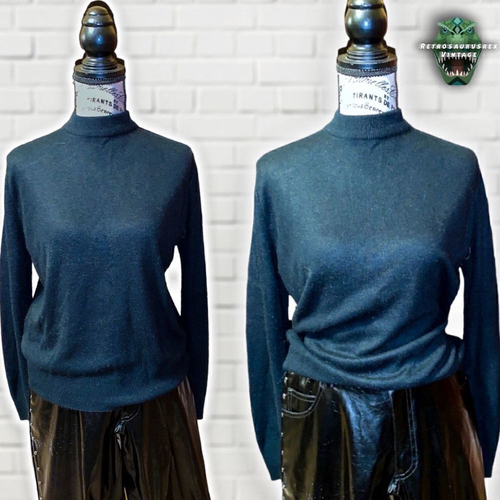 Vintage 1970’s Winter-Goth Dark Academia Mock Turtleneck Long Sleeve Sweater, La